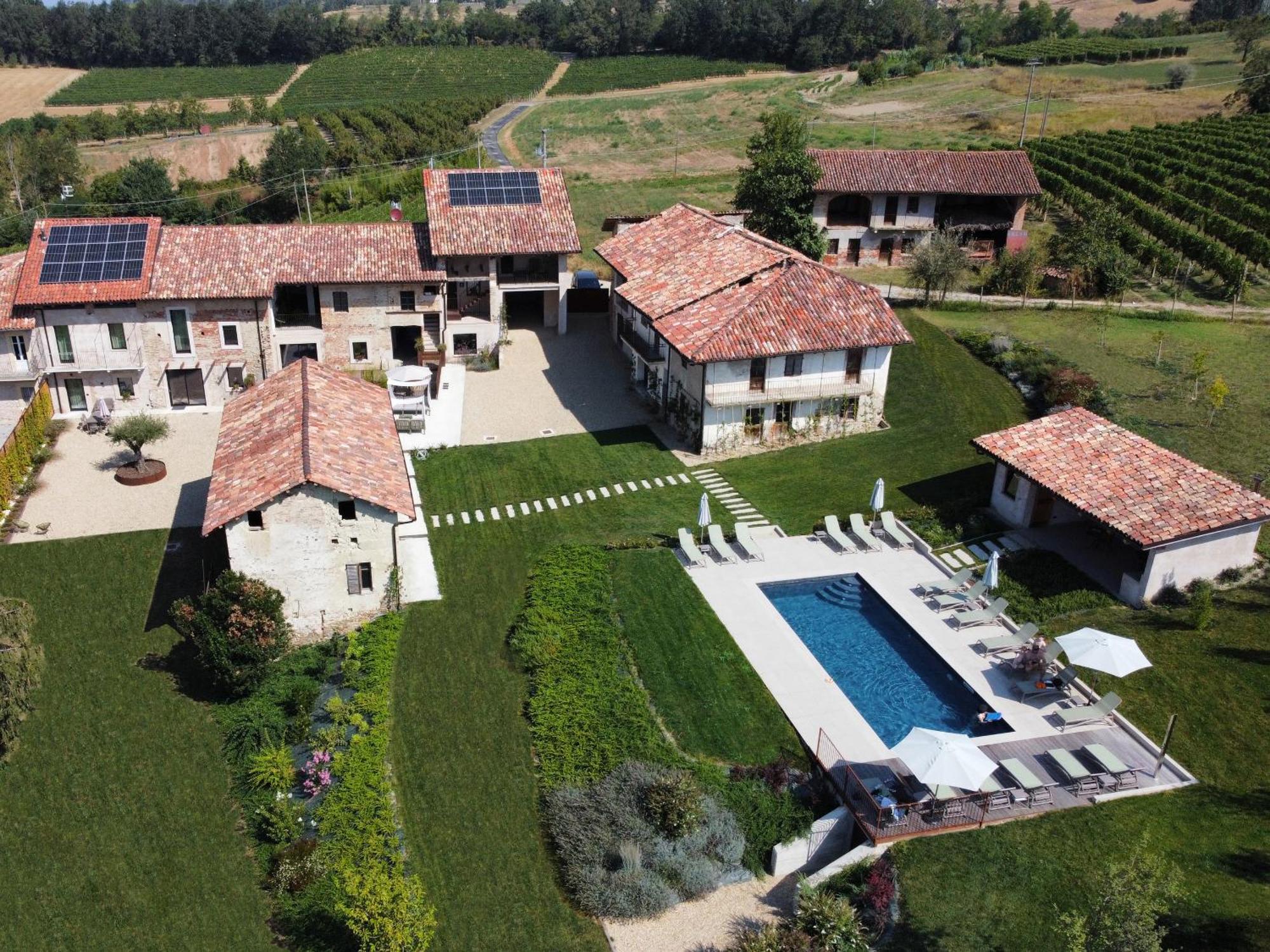 Вилла Relais Chiarene Новелло Экстерьер фото